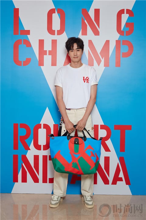 焕新经典 携爱而来 LONGCHAMP X ROBERT INDIANA 系列发布