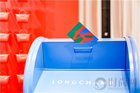 焕新经典 携爱而来 LONGCHAMP X ROBERT INDIANA 系列发布