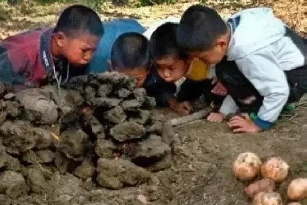 小时候没有暖气,我们这样过冬天!看完不许哭……