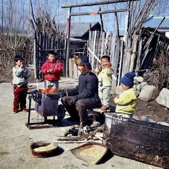 小时候没有暖气,我们这样过冬天!看完不许哭……
